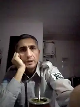 alejandro83bsf (Ask my age) - Paja y leche en vivo