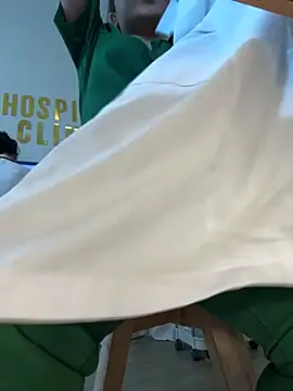secretly_masturbating live cam on StripChat