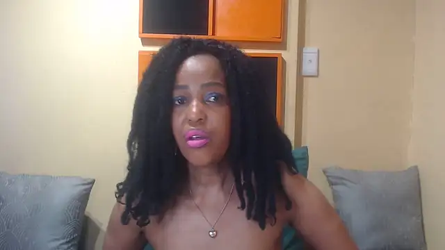 AssSeductress43 live cam on StripChat
