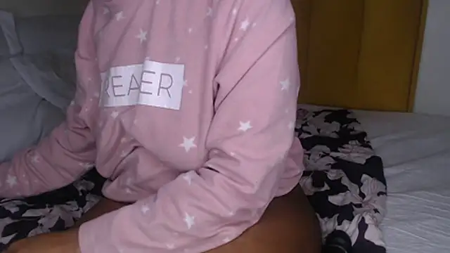 Bella_2025 webcam