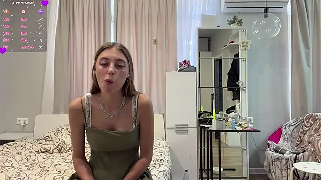 selena_favn webcam