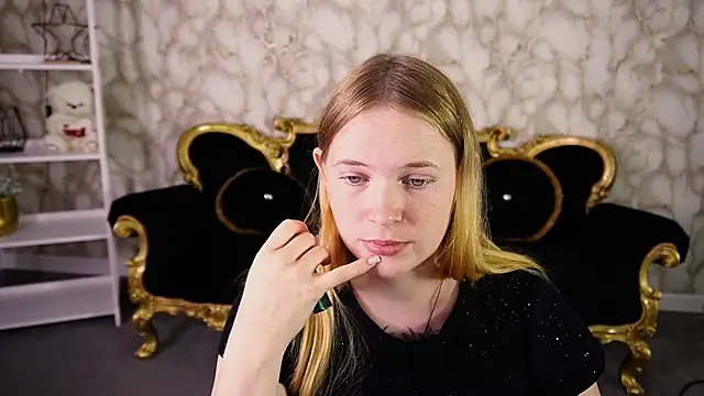 NikkyReyyy webcam