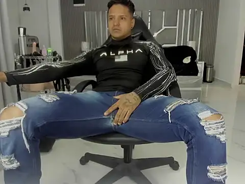 master_leather's live room