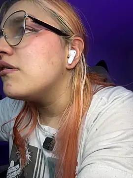 Sophia_Weest99 webcam