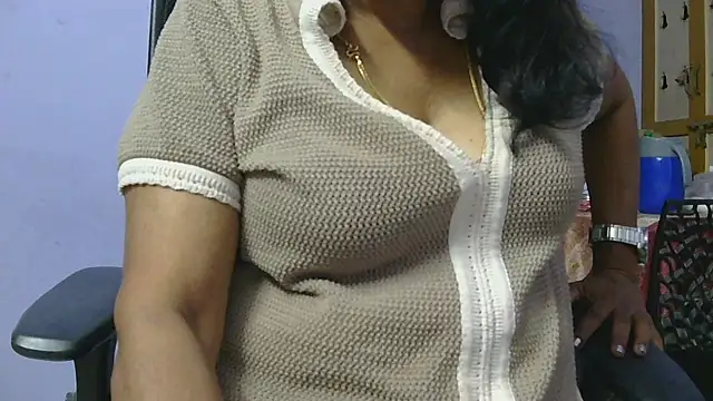 mallu_maya_dwv live cam on StripChat