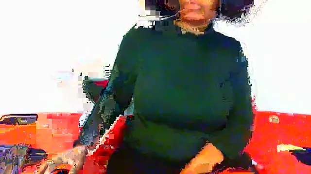 NAUGHTIECURVY webcam