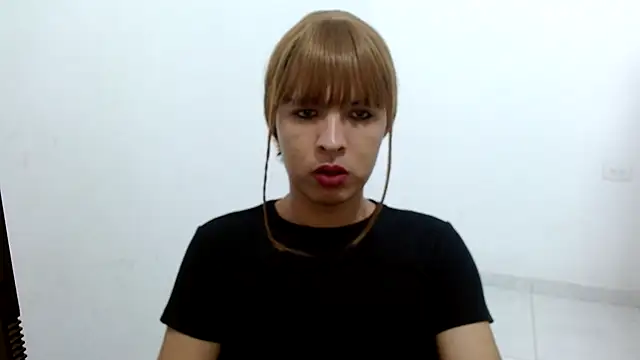 estefania224 live cam on StripChat