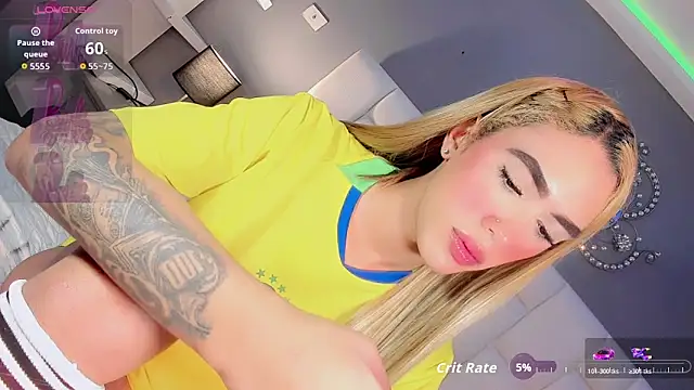 Nikol-hilton webcam