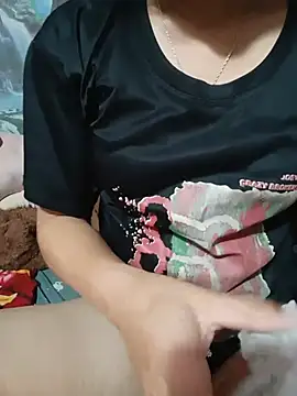 HeresThuy22 live cam on StripChat