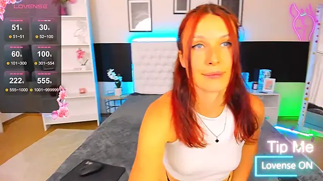 KiraNeeww webcam