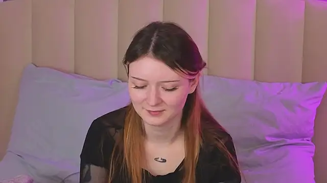 AlyssFrost webcam