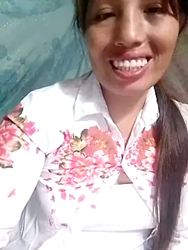 Gummiesu live cam on StripChat