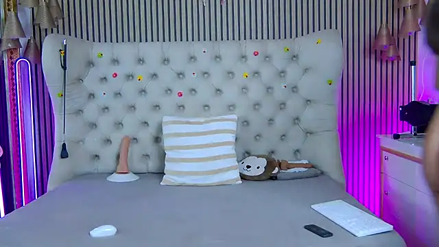 PlayfulShow webcam