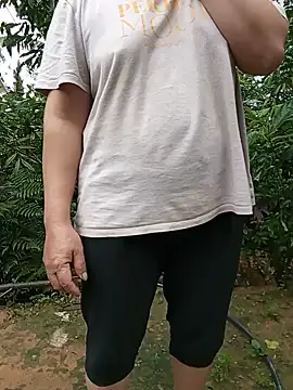 tuyet-nhi webcam