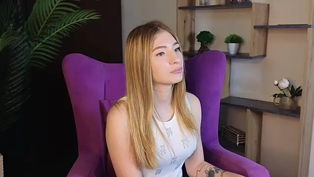 TashiaFink webcam stripchat model stream image