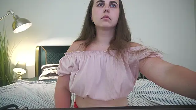 MikaFoxy webcam