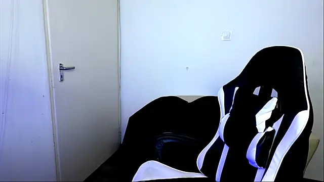 ShyHotNerd webcam
