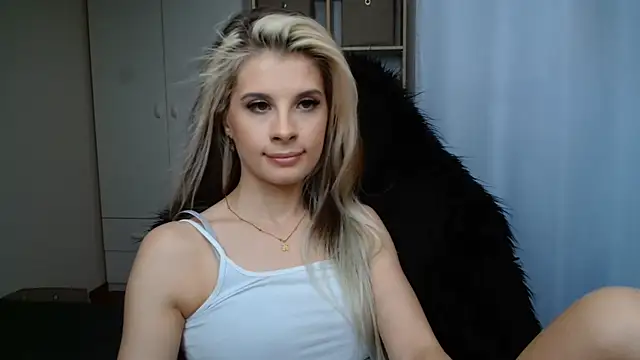 KristineGlow webcam