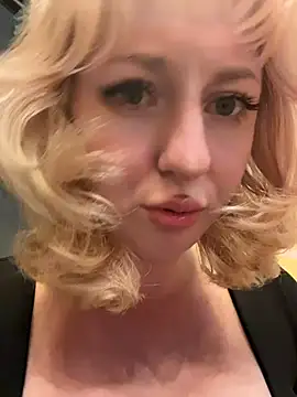 RonnieKiss webcam