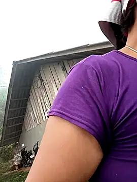 NyloveSquirt