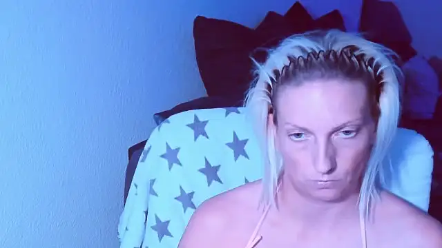 SexyJulia21 live cam on StripChat