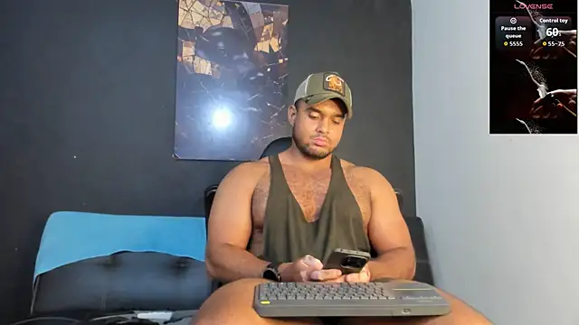 Big_furry_bear13 webcam