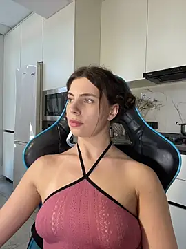 CurlyLara webcam