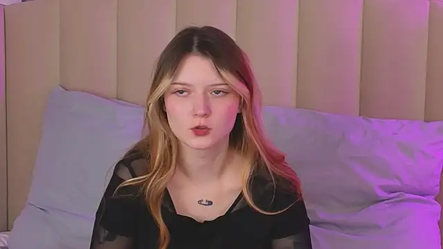 AlyssFrost webcam