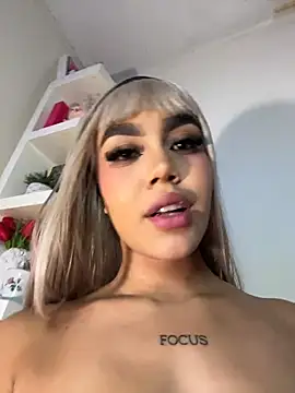 Tyra_malkovaa webcam