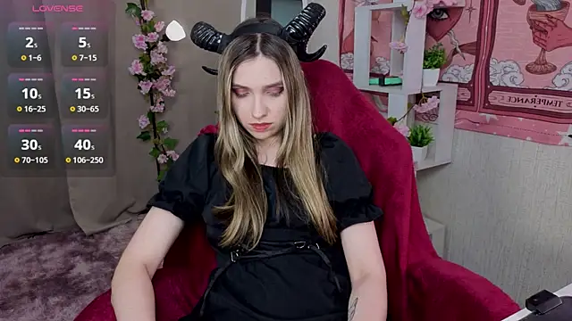 NocturneHuntress webcam