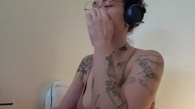 Dirty_Pink webcam