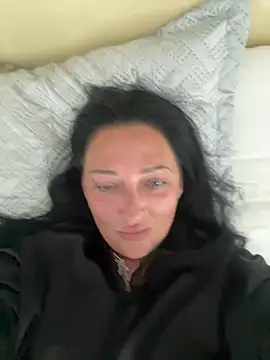 ksuha11 live cam on StripChat