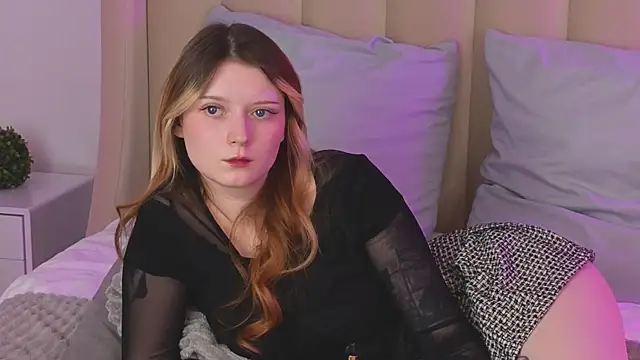 AlyssFrost webcam