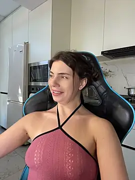 CurlyLara webcam
