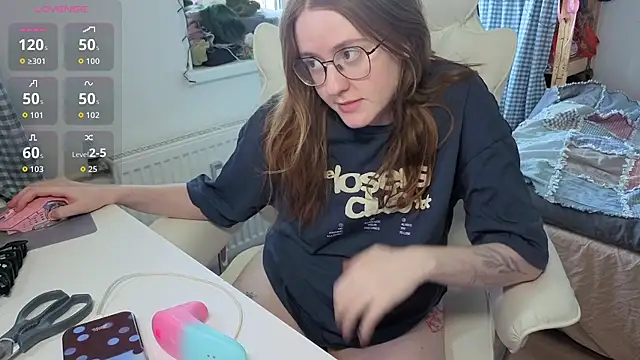 urstripchatgf webcam