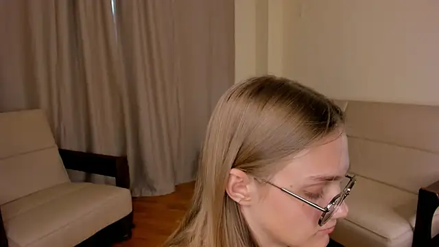 FemMantis live cam on StripChat
