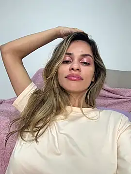 cuteluci_ webcam