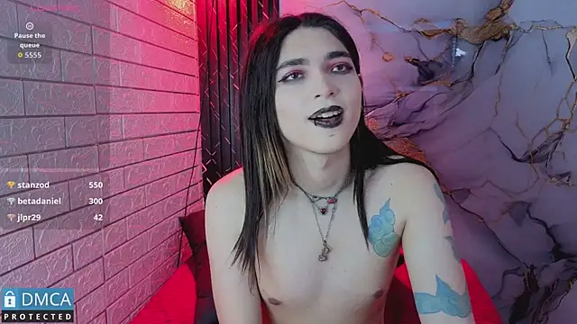 MaeveKuro webcam