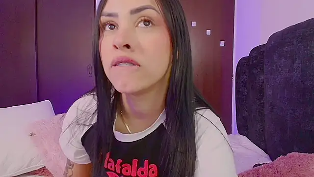 Maya_Bluee webcam