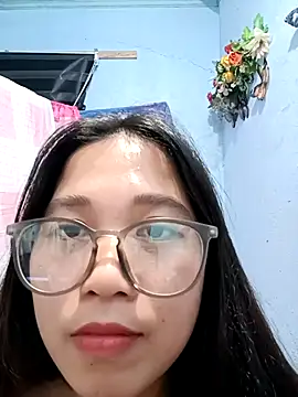 Milkytits4You webcam