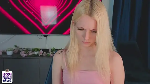 JuanaSumma webcam