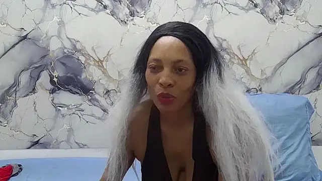 DominiqueLuxe44 webcam