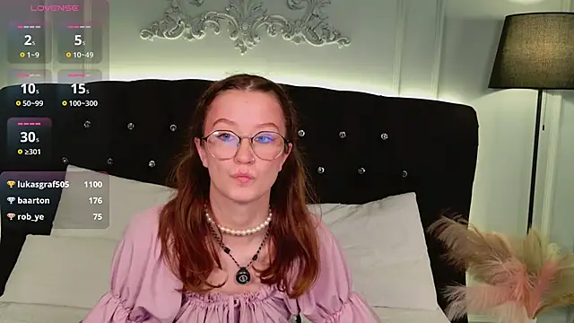 AmelieViolet webcam