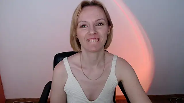 AdelleLovee_ webcam