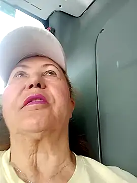 Hottie-Mom webcam