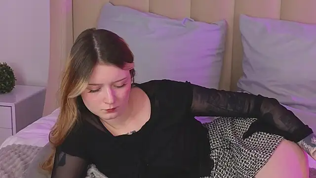 AlyssFrost webcam