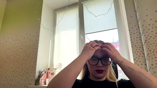TashaDarm webcam