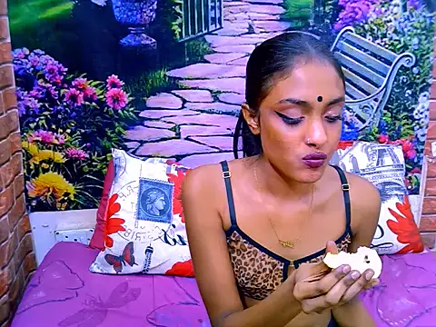 IndianPretty14u2Luv webcam