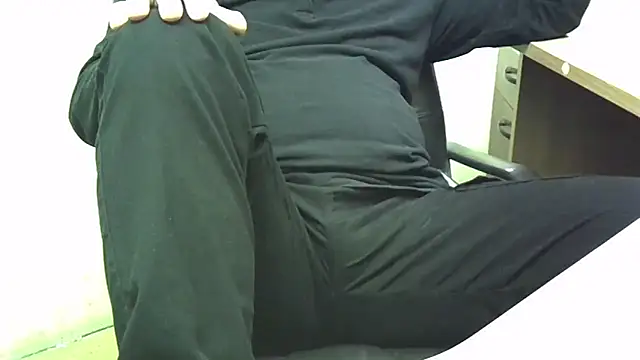 nikdov3 live cam on StripChat