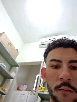 saraivaaa2002 webcam